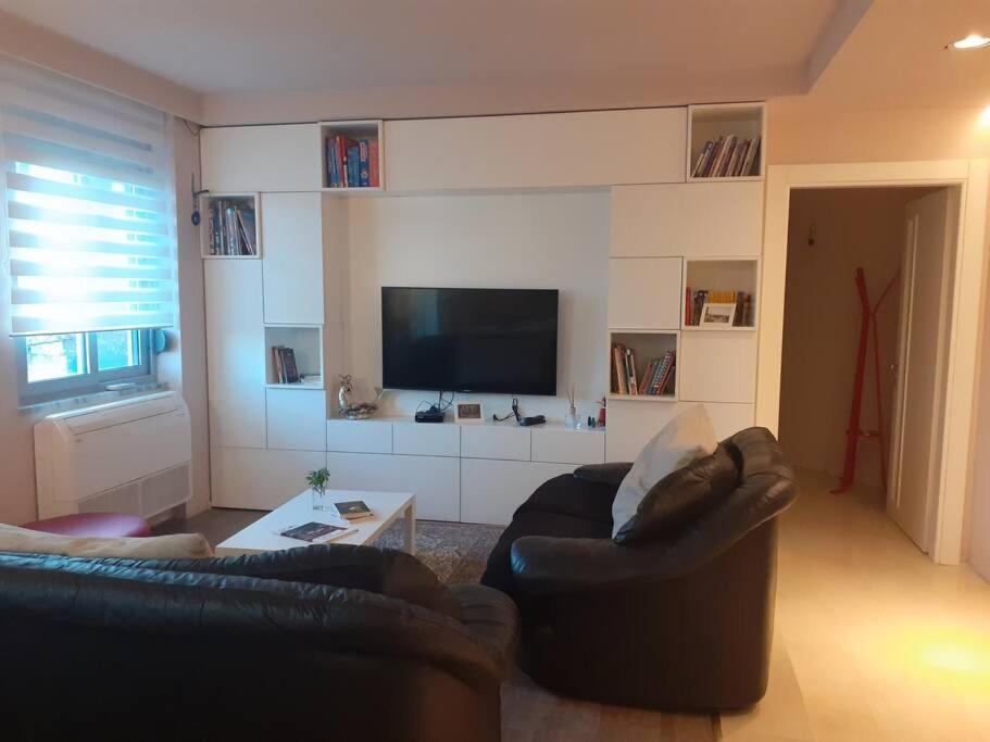 Lake View Apartment Тирана Экстерьер фото