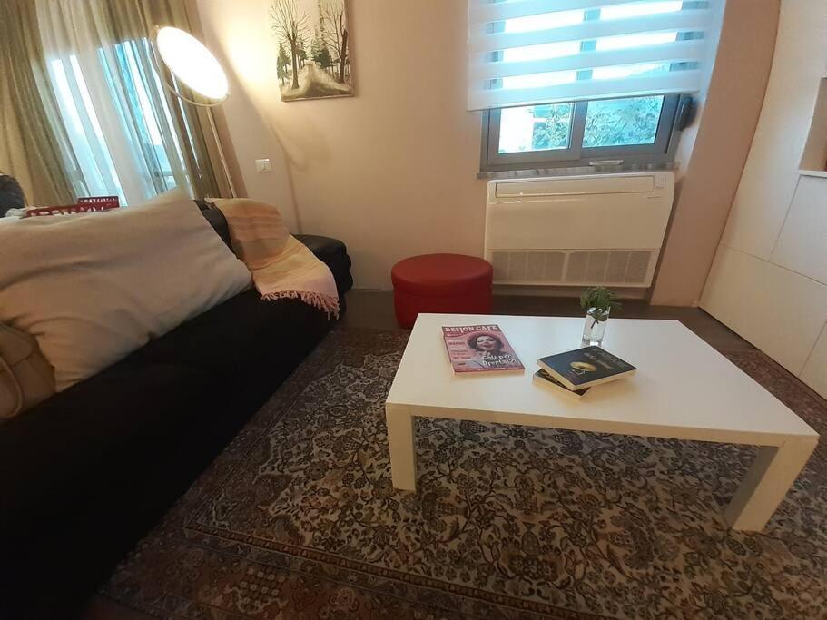 Lake View Apartment Тирана Экстерьер фото