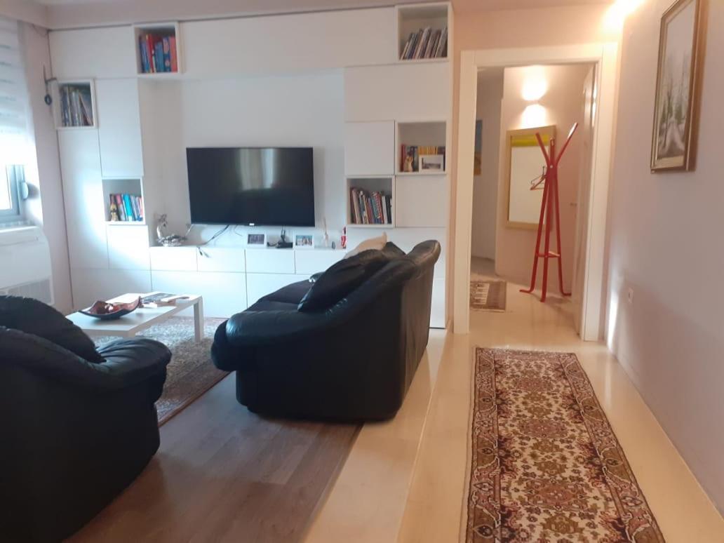 Lake View Apartment Тирана Экстерьер фото
