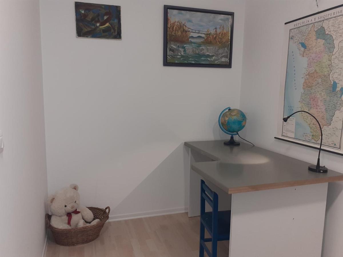 Lake View Apartment Тирана Экстерьер фото