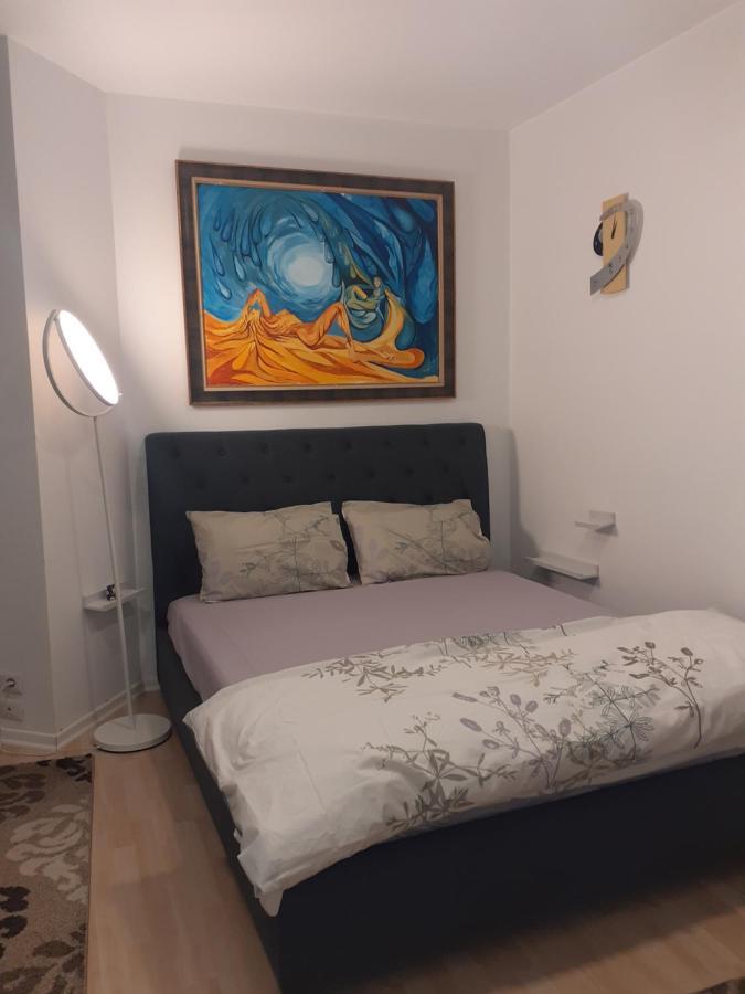 Lake View Apartment Тирана Экстерьер фото