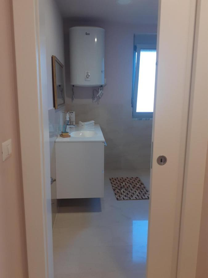 Lake View Apartment Тирана Экстерьер фото