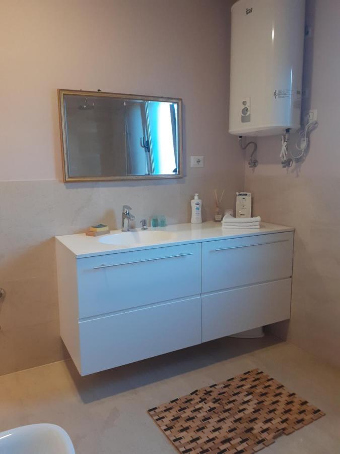 Lake View Apartment Тирана Экстерьер фото